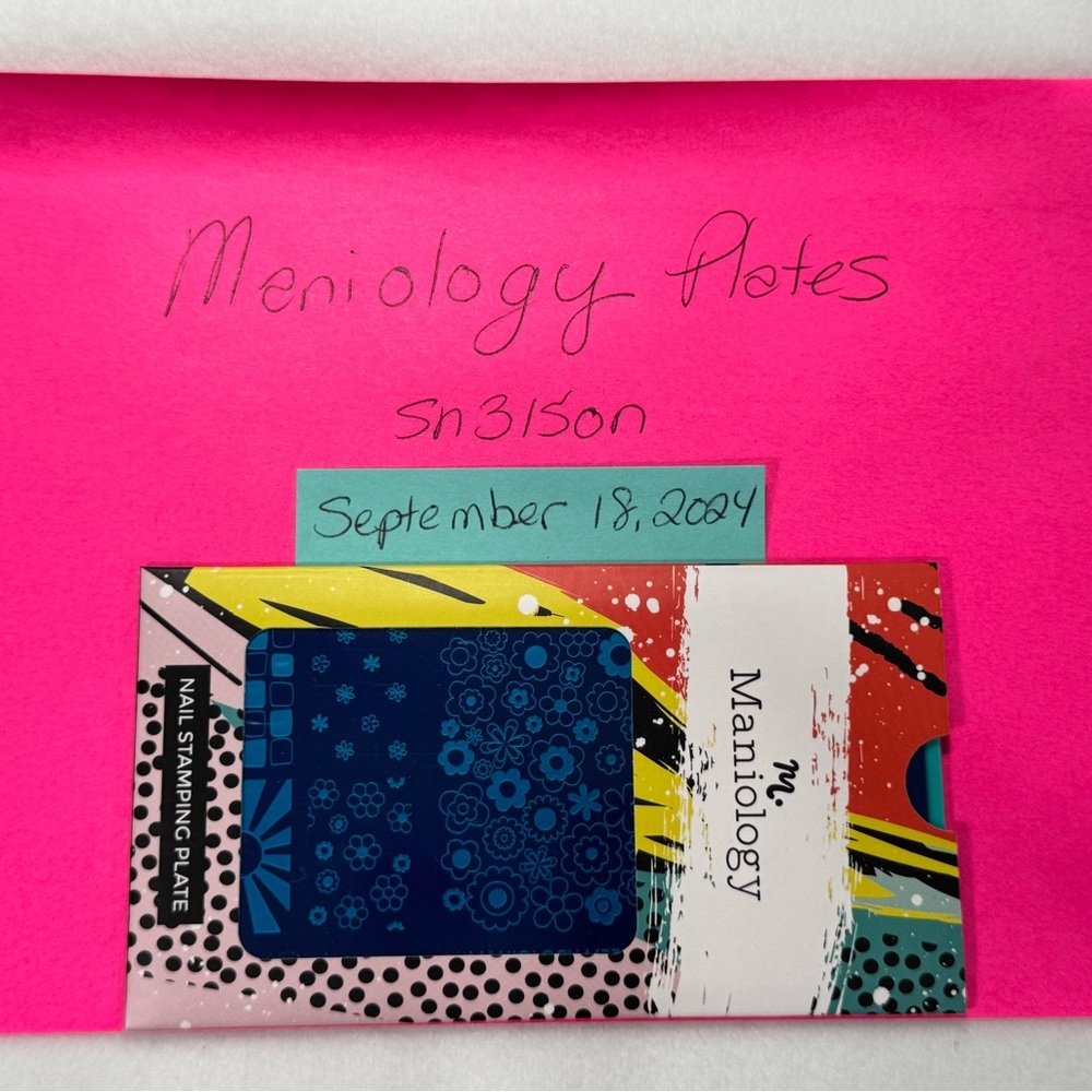 Maniology Plate: Floral Fever M332